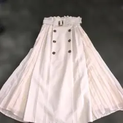 ホワイトプリーツロングスカート