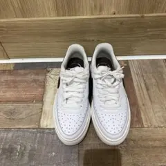 Nike コートビジョンスニーカーホワイト/ブラウン