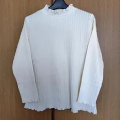 新品タグなし　アイボリー 模様 編み 長袖カットソーフリルネック　L
