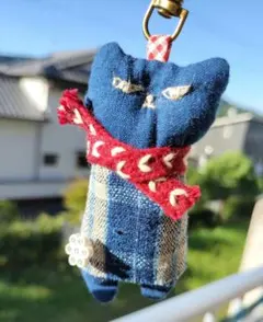 藍染古布ネコちゃんキーホルダー。