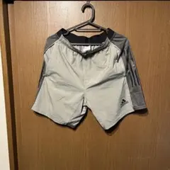 adidas グレー ショートパンツ
