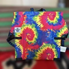 4日までお値下げ中！Crazy Creek タイダイ折りたたみチェアのサムネイル