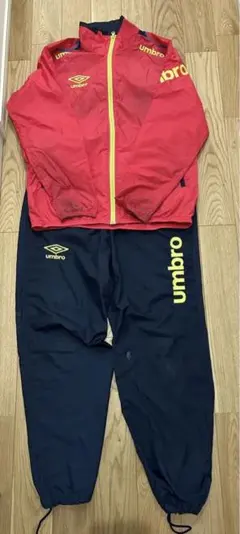 umbro ピステ・ウィンドブレーカー 赤・ネイビー