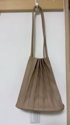 ベージュ プリーツデザイン ショルダーバッグ