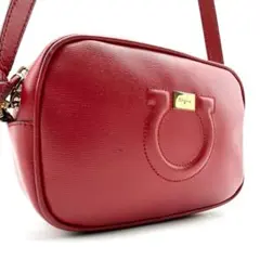 Ferragamo　カメラバック　ガンチーニ　ロゴ型押し　ロゴ刻印　ゴールド金具