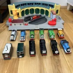 木製トーマス デラックス操車場 ティドマス機関庫 - メルカリ