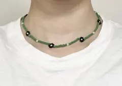 花モチーフ ネックレス 緑色