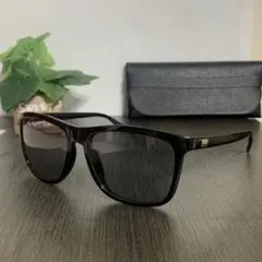 人気ウェリントンサングラス　ライトグレー　偏光　た調光　ケース付き