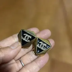 CHANEL ロゴ ブラック ゴールド イヤリング