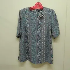 新品タグ付き　半袖　ノーカラー　ブラウス　シャツ　花柄　ちりめん　紫色　M