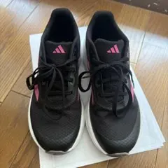 adidas スニーカー