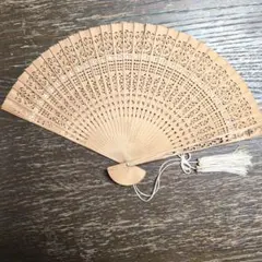 木製 透かし彫り 扇子 木箱付き 白檀 - メルカリ