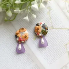インド刺繍リボンのくるみボタンピアス 花びらパーツ＆パール調ビーズ 05202