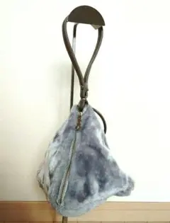 Discort グレー フェイクファー 三角形バッグ