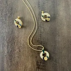 お値下げしました！ネックレス＆イヤリング⭐︎エメラルド風