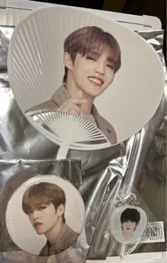 seventeen エスクプス　ミニうちわ　缶バッジ　うちわチャーム