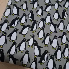 50×100　ペンギン　グレー　薄手　セブンベリー　生地　はぎれ
