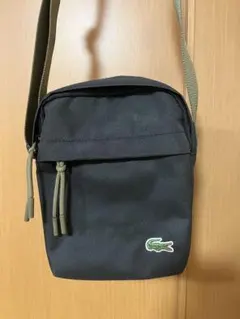 LACOSTE ブラックショルダーバッグ