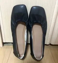 黒フラットシューズ　24,5cmのサムネイル