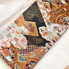 華やかな着物の帯　豪華　花柄　黒　金　松　菊　和服　和装　アンティーク　レトロ
