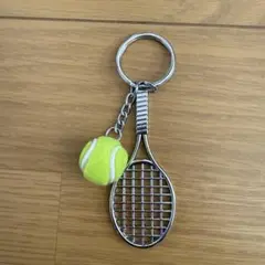 テニスラケットとボールのキーホルダー