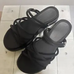 美品　ミスティウーマン　ブラック ストラップサンダル フラット