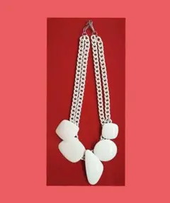 ネックレス2重チェーン　白　個性的レア