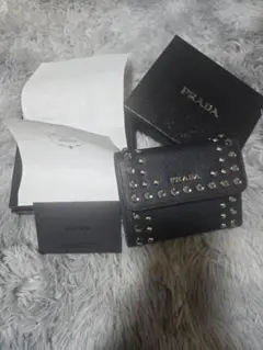 プラダ　サフィアーノ　入手困難