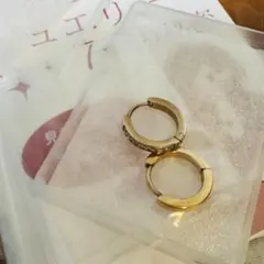 ネゴツィエット 中折れ 平打 ピアス 2×15mm キュービック 8石[両耳用]