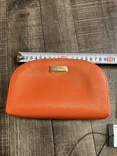 FURLA フルラ ラウンドファスナーミニポーチ（オレンジ）のサムネイル