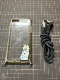 【iPhoneSE第3世代他】ちいかわ iPhoneケース ショルダーストラップのサムネイル