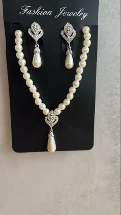 パールネックレスとイヤリングセット