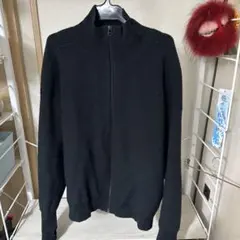 黒のジッパーハイネックニットセーター　ユニクロ