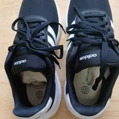 adidas ブラック/ホワイト スニーカー