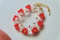 赤ビーズのブレスレット