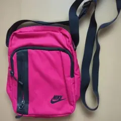 NIKE　ミニバッグ(斜めがけ)