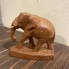木彫りのゾウ　置き物　アンティーク