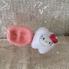 ハローキティ カプセルトイ リボン付き　みんなでなっちゃお　歯！