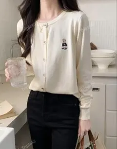 クリーム色 ボタン付きカーディガン