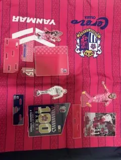 セレッソ大阪 来場者プレゼント ユニフォームと応援タオル - メルカリ