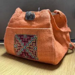ハンドメイド風　刺繍入りミニバッグ　オレンジ×エスニック柄