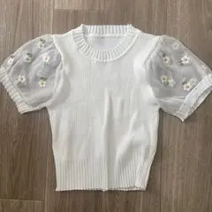 ソニョナラ　フラワー刺繍パフスリーブニット　ホワイト　韓国　新品未使用　花柄のサムネイル