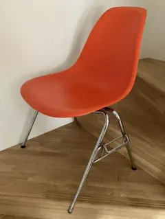 送料込！Vitra サイドシェルチェア スタッキングベース オレンジ　イームズ
