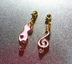 ハートのピンクネコとト音記号のマスクチャーム