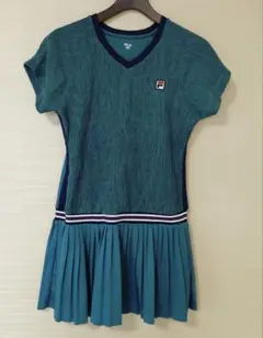 FILA Vネックプリーツワンピース Mサイズのサムネイル