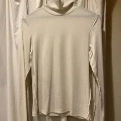 GU ホワイトリブタートルネック長袖Tシャツ