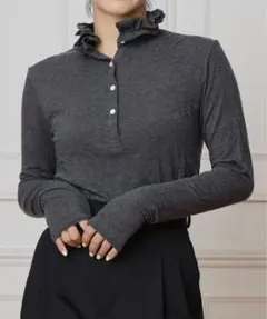 IENA LA BOUCLE フリルヘンリーネックカットソーのサムネイル
