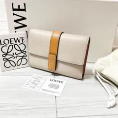 極美品 LOEWE ロエベ アナグラム 三つ折り 折り財布 レザー D27 - メルカリ