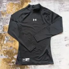 UNDER ARMOUR アンダーシャツ 黒　120〜130センチのお子様に