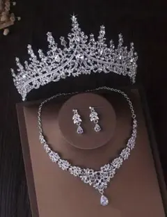 【新品未使用】クリスタルティアラ3点セット